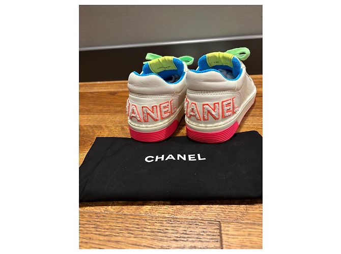 Sneakers Chanel in pelle bianca con dettagli neon Bianco Blu Verde Arancione - vista 5