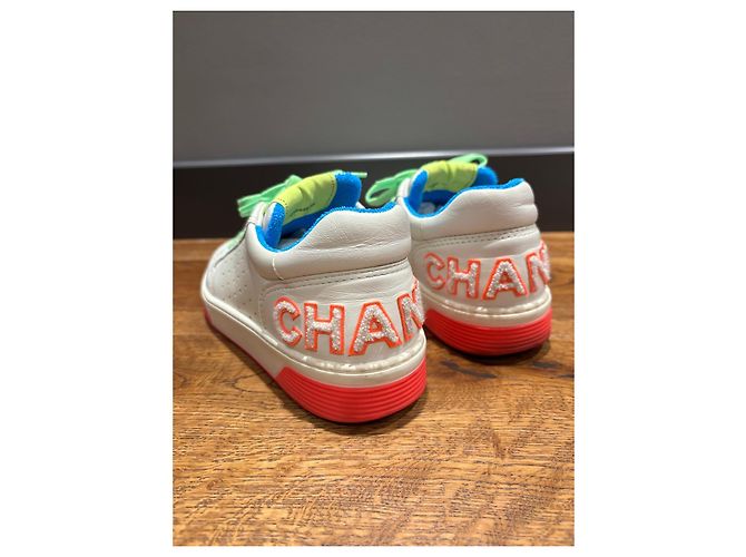 Sneakers Chanel in pelle bianca con dettagli neon Bianco Blu Verde Arancione - vista 9