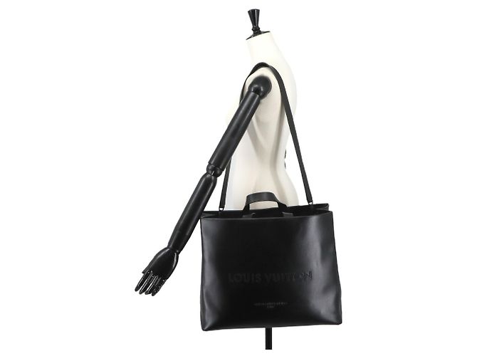 Louis Vuitton Shopper Tote MM in Black Leather - view 9