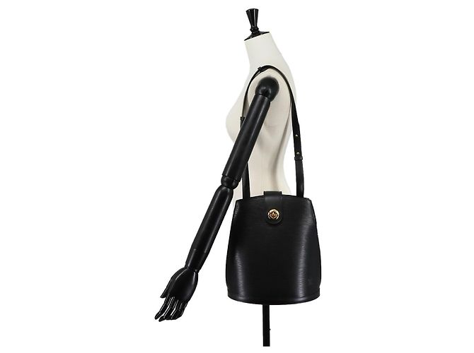 Borsa a tracolla Louis Vuitton Epi Cluny Nero - vista 8