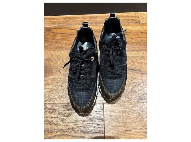 Sneakers Louis Vuitton Run Away Marrone Nero - vista 10