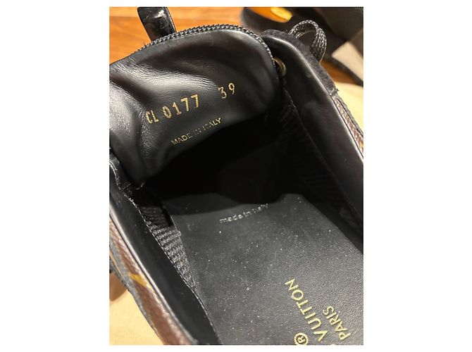 Sneakers Louis Vuitton Run Away Marrone Nero - vista 3