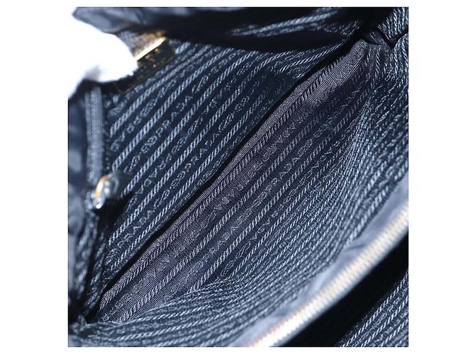 Borsa a tracolla con catena PRADA Nylon Nero Oro Auth 199857V D'oro - vista 22