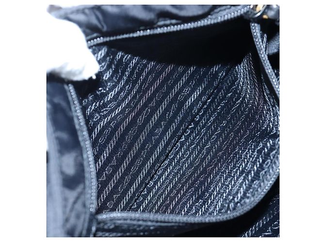 Borsa a tracolla con catena PRADA Nylon Nero Oro Auth 199857V D'oro - vista 26