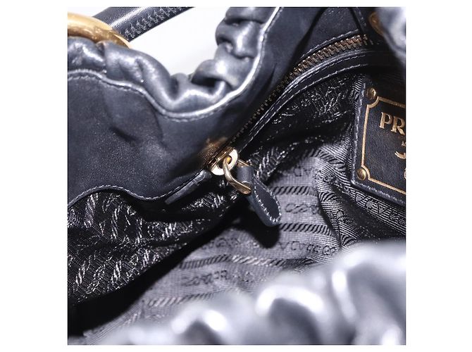 Borsa a tracolla PRADA in pelle nera e oro Auth am12560V Nero D'oro - vista 23
