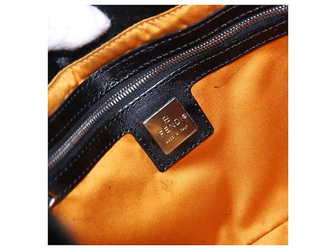 Bolso de mano FENDI Mamma Baguette en cuero Harako Negro Plata Auth yk20770A - vista 21