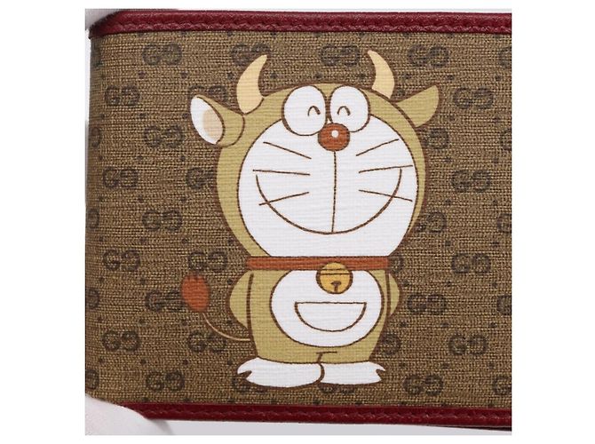GUCCI x Doraemon Cartera Cow Doraemon Micro GG PVC Beige 654498 Auth 167547SAM Roja - vista 17