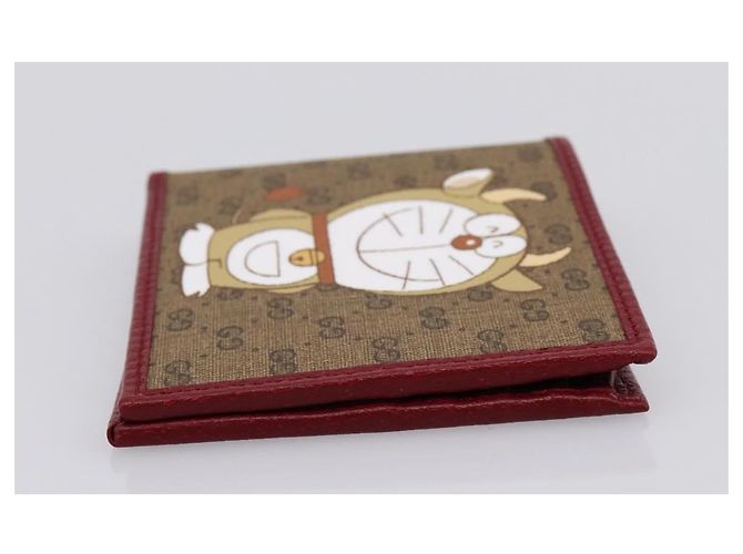 GUCCI x Doraemon Cartera Cow Doraemon Micro GG PVC Beige 654498 Auth 167547SAM Roja - vista 3