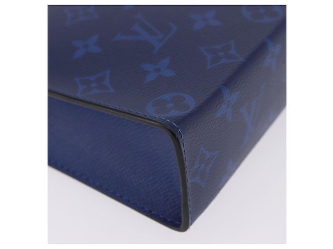 Borsa LOUIS VUITTON Tiger Lama Pochette Voyager MM Cobalt Blue M30423 Auth 199872M - vista 7