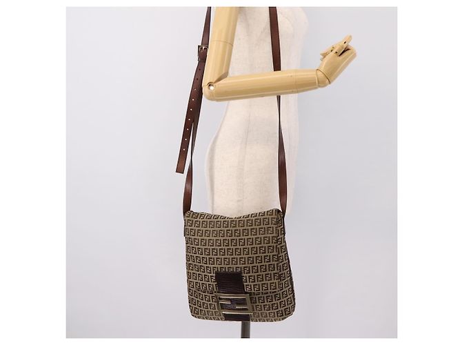 Borsa a tracolla FENDI Zucchino Canvas Mamma Baguette Beige Gold Auth ka5997A - vista 22