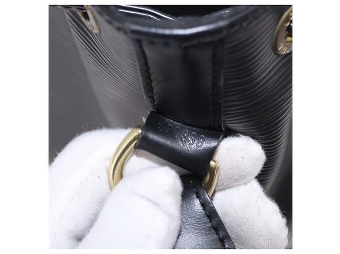 Borsa a tracolla LOUIS VUITTON Epi Petit Noe Nera M44102 LV Auth 200543V Nero - vista 11