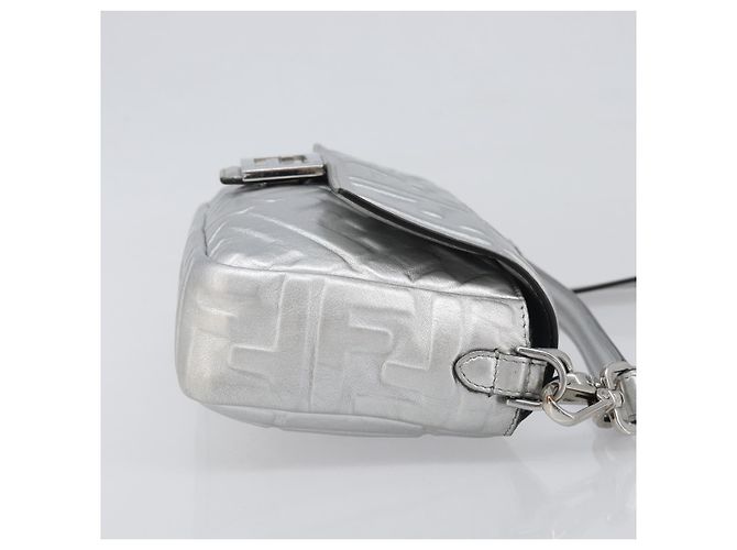 Borsa a spalla FENDI Zucca Mamma Baguette in pelle argento 8BR600 Auth yk20852SAM Prata - vista 3