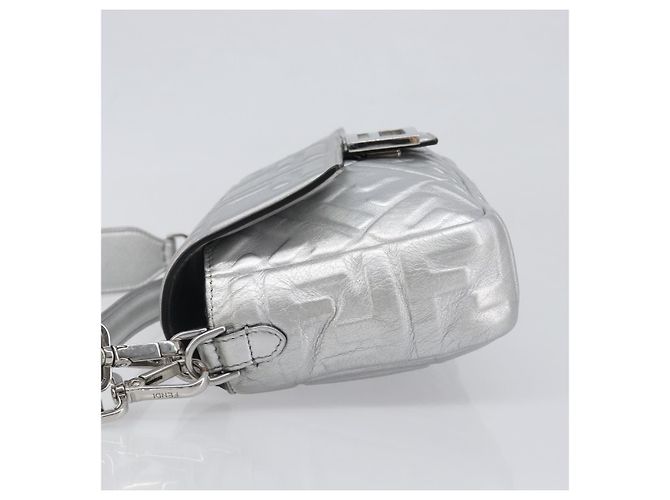 Borsa a spalla FENDI Zucca Mamma Baguette in pelle argento 8BR600 Auth yk20852SAM Prata - vista 4