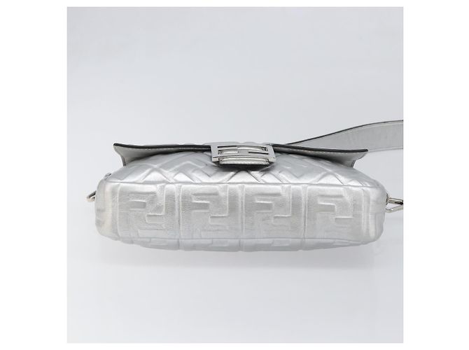 Borsa a spalla FENDI Zucca Mamma Baguette in pelle argento 8BR600 Auth yk20852SAM Prata - vista 5