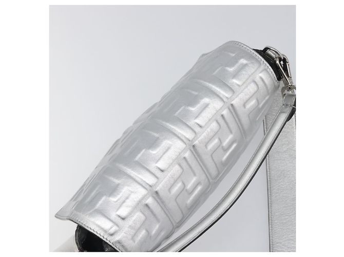 Borsa a spalla FENDI Zucca Mamma Baguette in pelle argento 8BR600 Auth yk20852SAM Prata - vista 6