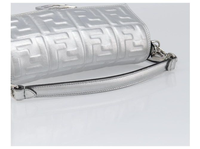 Borsa a spalla FENDI Zucca Mamma Baguette in pelle argento 8BR600 Auth yk20852SAM Prata - vista 7