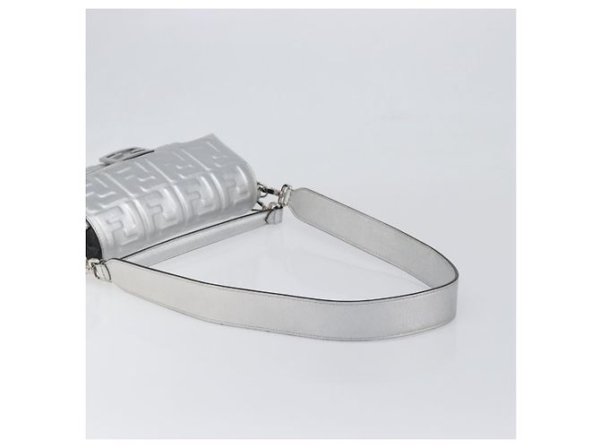 Borsa a spalla FENDI Zucca Mamma Baguette in pelle argento 8BR600 Auth yk20852SAM Prata - vista 8