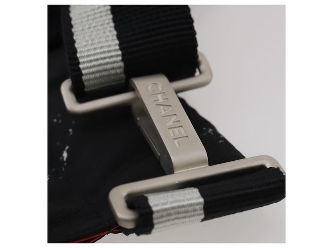 Borsello da vita CHANEL Travel Line in nylon nero e argento CC Auth 198646A - vista 8