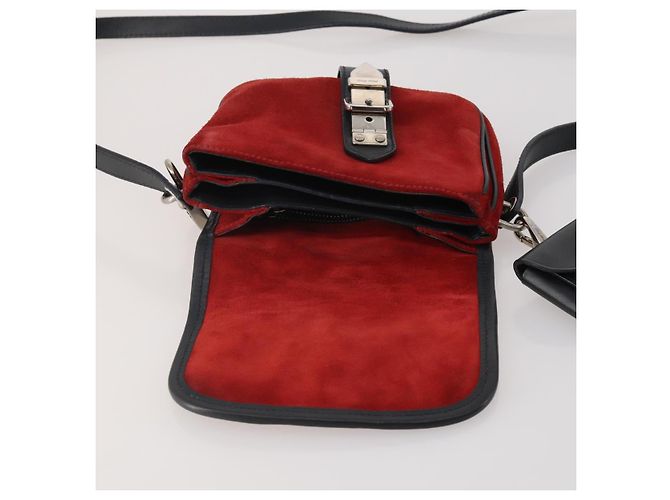 Borsa a tracolla Miu Miu in pelle scamosciata Rosso Nero Auth 196252A - vista 18