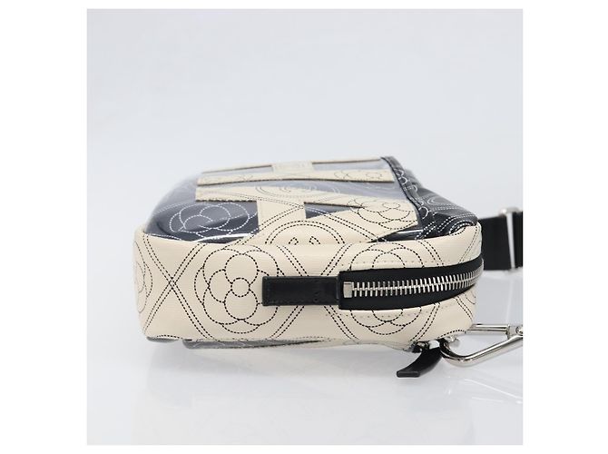Borsa a tracolla CHANEL COCO Mark Camelia PVC Pelle Nero Bianco CC Auth 200139SAM - vista 3