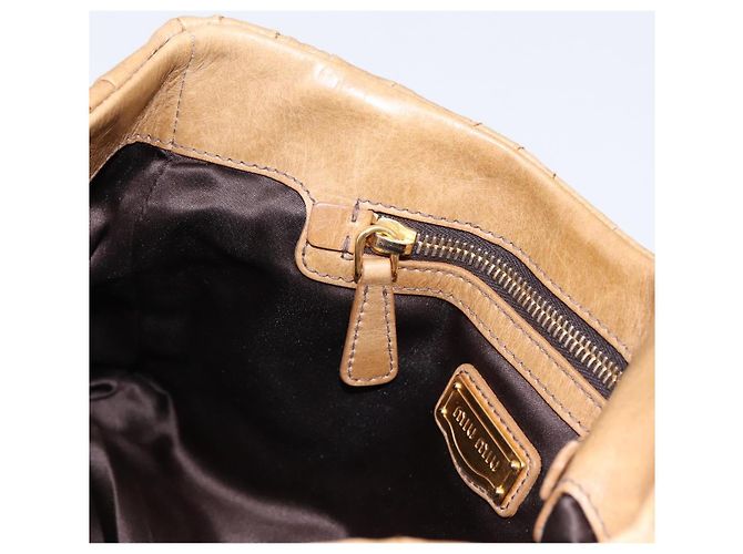 Sac à main Miu Miu Vitellolux Matelassé en cuir 2 voies Marron Ton Or Auth 202111V - vue 22