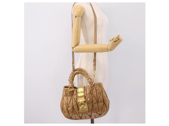 Sac à main Miu Miu Vitellolux Matelassé en cuir 2 voies Marron Ton Or Auth 202111V - vue 24
