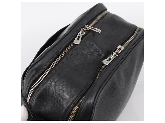 Borsa a tracolla LOUIS VUITTON Taiga Reporter PM Ardoise M30152 LV Auth ka6020 Grigio - vista 6