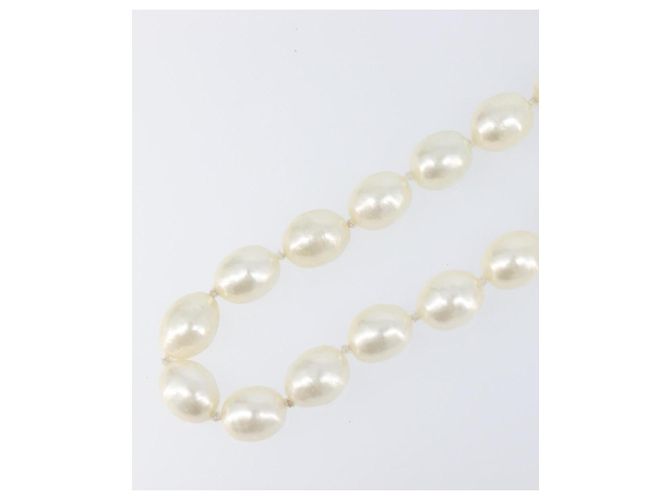 Collar de perlas CHANEL metal Gold White CC Auth bs37053V Blanco Dorado - vista 3