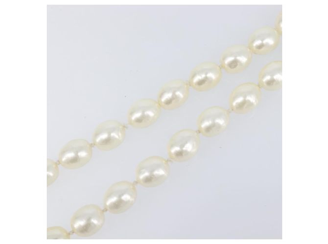 Collar de perlas CHANEL metal Gold White CC Auth bs37053V Blanco Dorado - vista 5
