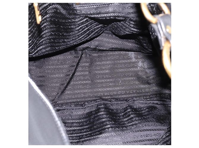 Bolsa de mão PRADA Vitterodino em couro preto e dourado Auth 200844V - vista 10