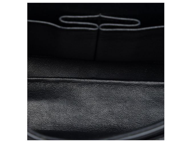 Borsa a tracolla Chanel Medium Classic Double Flap in vernice nera Nero - vista 4