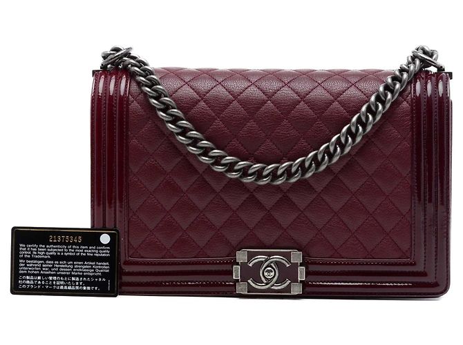Borsa a tracolla Boy Flap Chanel Medium in pelle di capra trapuntata e vernice rossa Rosso - vista 7