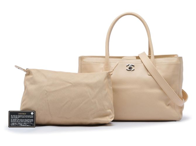 Borsa Tote Shopper Chanel Executive Cerf Medium in vitello marrone - vista 6