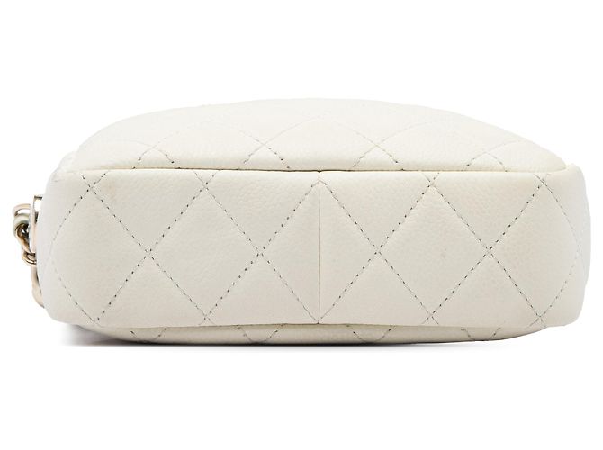 Borsa a tracolla Chanel Mini Quilted Caviar Coco Tassel Camera Case Bianca Bianco - vista 3