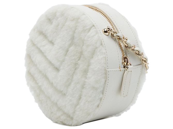 Clutch rotonda Chanel CC Chevron in shearling bianco con catena e tracolla - vista 2