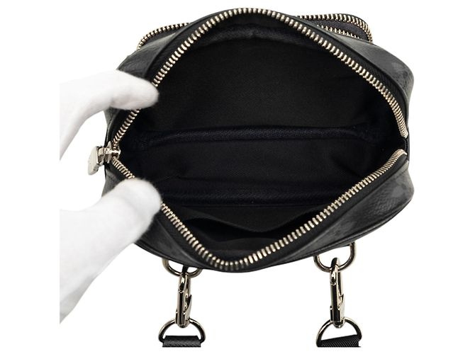 Borsa a Tracolla Louis Vuitton Monogram Eclipse Taigarama Outdoor Pouch Nera Nero - vista 4
