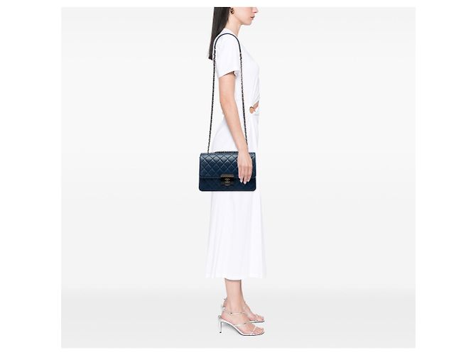 Borsa a tracolla Chanel Large Quilted Sheepskin Beauty Lock blu - vista 5