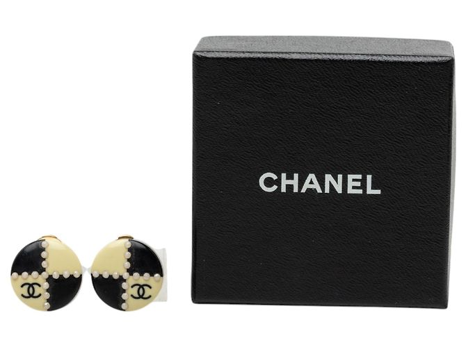 Schwarze Chanel CC Emaille-Karomuster Clip-On Ohrringe mit Kunstperlen - Ansicht 4