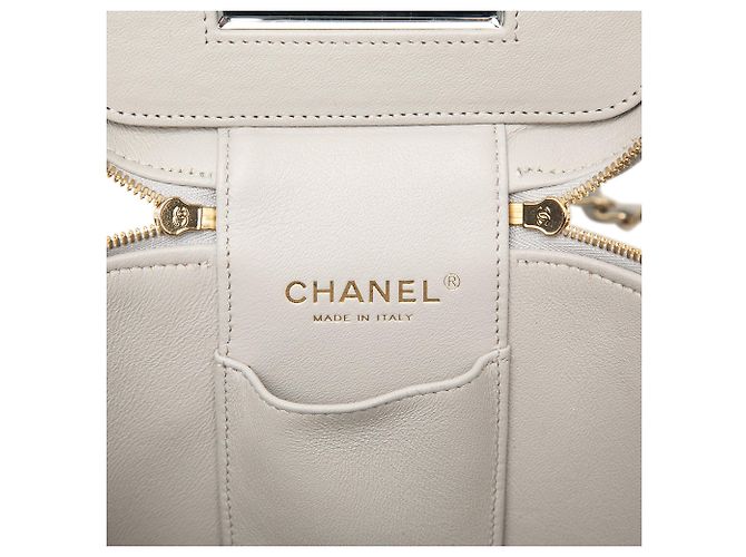 Small Vanity Case Chanel CC Caviar Grigio con Manico e Catena - vista 5