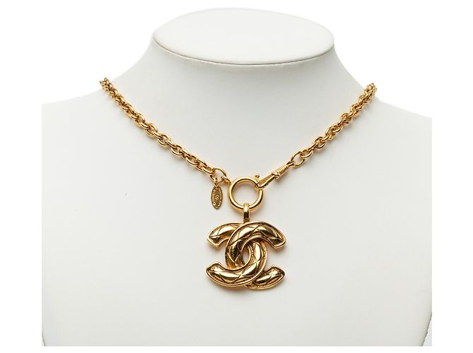 Colar com pingente acolchoado Chanel CC banhado a ouro Dourado - vista 6