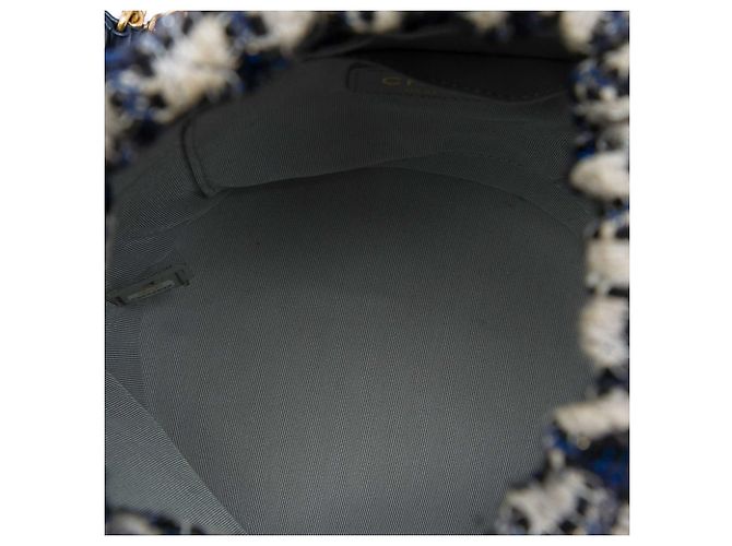 Borsa a secchiello Chanel Medium CC in vitello e tweed blu con coulisse - vista 4