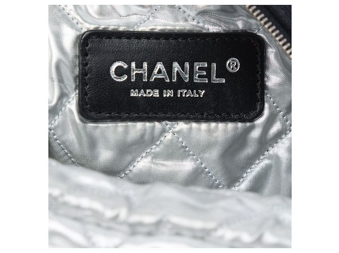 Borsa a tracolla con patta Chanel CC matelassé in spugna nera Nero - vista 5