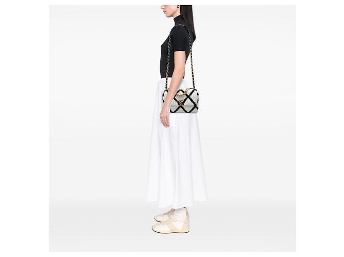 Borsa Chanel 19 Flap Satchel Medium in pelle di vitello crochet bianca Bianco - vista 5