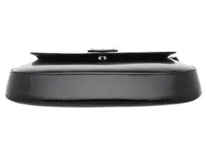 Prada Um item clássico que combina curvas graciosas com uma silhueta moderna. Feito de couro de bezerro escovado com um brilho subtil, é resistente a riscos e possui uma retenção de forma robusta. Com um Preto - vista 3