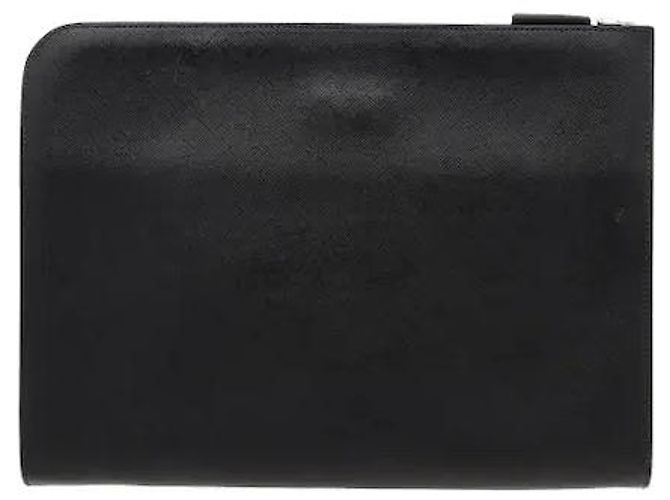 Una clutch porta documenti realizzata nell'iconica pelle Saffiano di Prada, che mette in risalto la sua distintiva trama a croce. Altamente resistente, è immune a graffi e macchie, vantando una forma eccezionale. Nero - vista 2