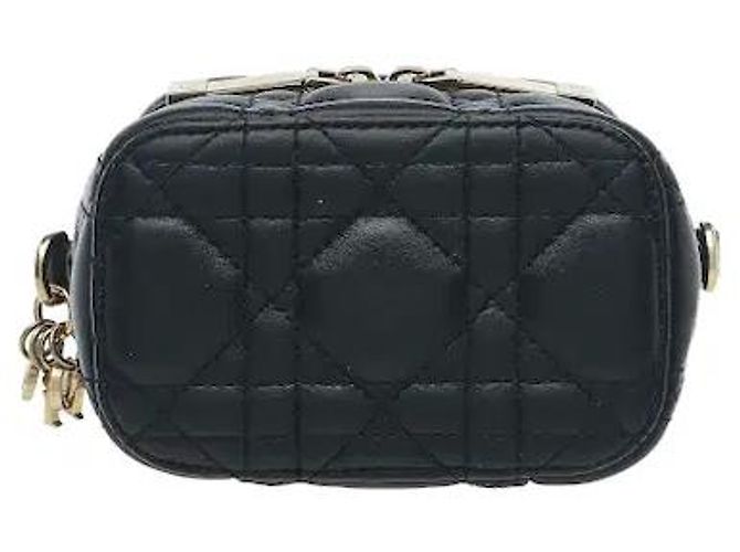 Dior Realizzato in un materiale dalla robusta durata, si caratterizza per la resistenza a macchie e graffi anche con l'uso quotidiano. Vanta una silhouette compatta in micro size, e l'interno Nero - vista 3