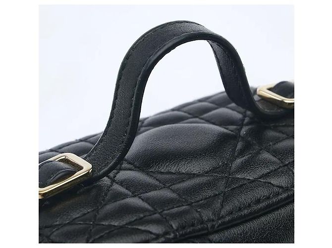 Dior Realizzato in un materiale dalla robusta durata, si caratterizza per la resistenza a macchie e graffi anche con l'uso quotidiano. Vanta una silhouette compatta in micro size, e l'interno Nero - vista 5
