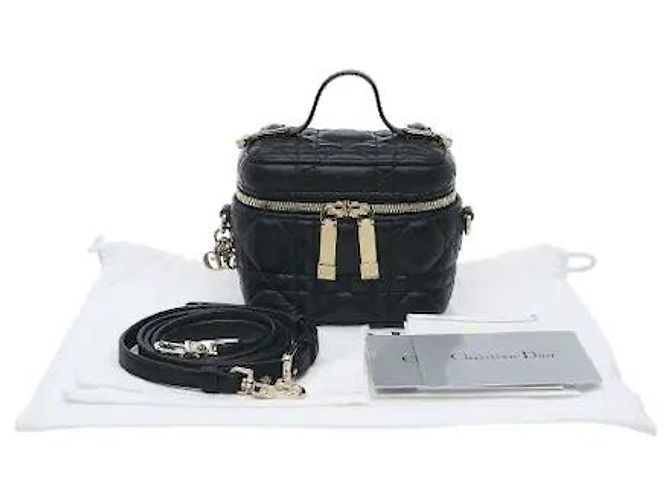 Dior Realizzato in un materiale dalla robusta durata, si caratterizza per la resistenza a macchie e graffi anche con l'uso quotidiano. Vanta una silhouette compatta in micro size, e l'interno Nero - vista 8