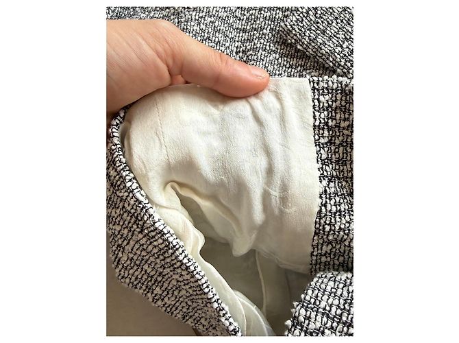 Chanel kurze Tweedjacke Schwarz Weiß Grau - Ansicht 4