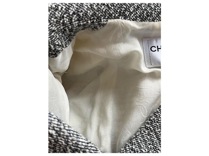 Chanel kurze Tweedjacke Schwarz Weiß Grau - Ansicht 5